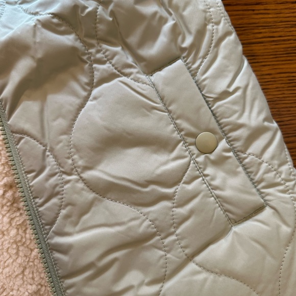 J. Crew  Girls’ reversible quilted vest with PrimaLoft & Sherpa Bucket Hat - Picture 7 of 9